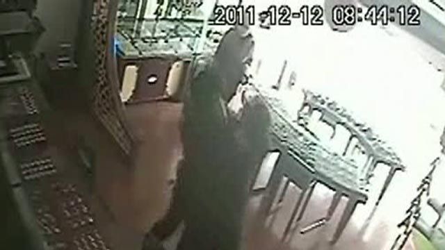 Jewelry Store Clerk Fights Robbers