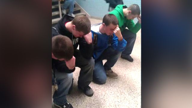 Students Suspended for 'Tebowing' in Hallway