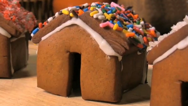 How to Make a Gingerbread House for Your Mug