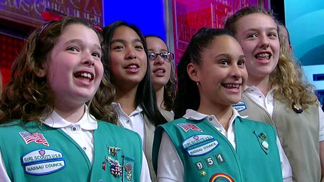 Girl Scouts Sing for the Holidays