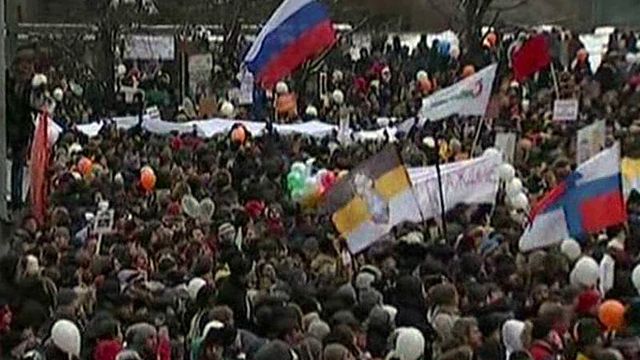 Tens of Thousands Protest Election Fraud in Russia
